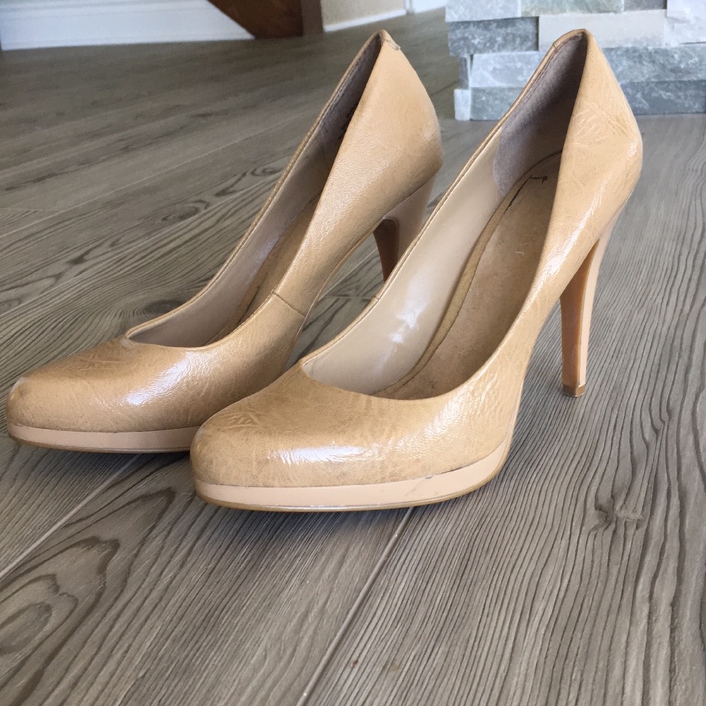 Nine West nude pumps with small platform